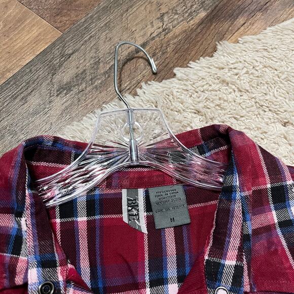 Buckle BKE Medium Plaid Distressed Acid Wash Sequin Frayed Relaxed Collared Top - Picture 4 of 7